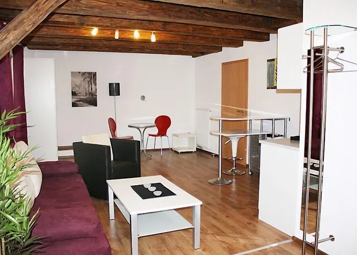 헤르만스 노이에 포스트 아파트 *